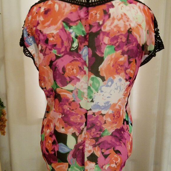 Candies pink and green button top crocheted top - Picture 3 of 3